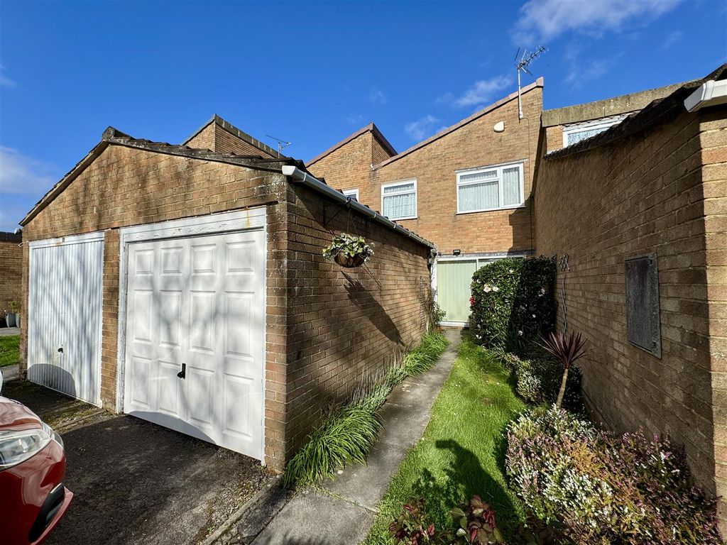 Property photo 1 of 15 Garage