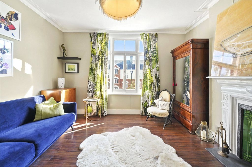 Property photo 2 of 12