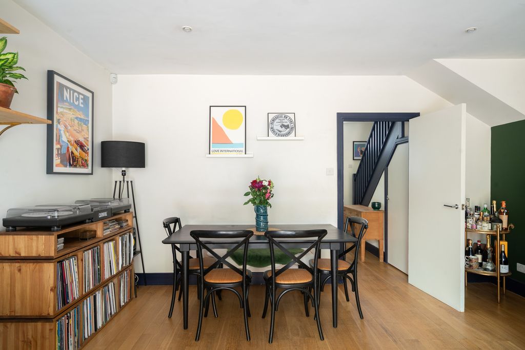 Property photo 3 of 27 295101 - Century-Yard-012.Jpg