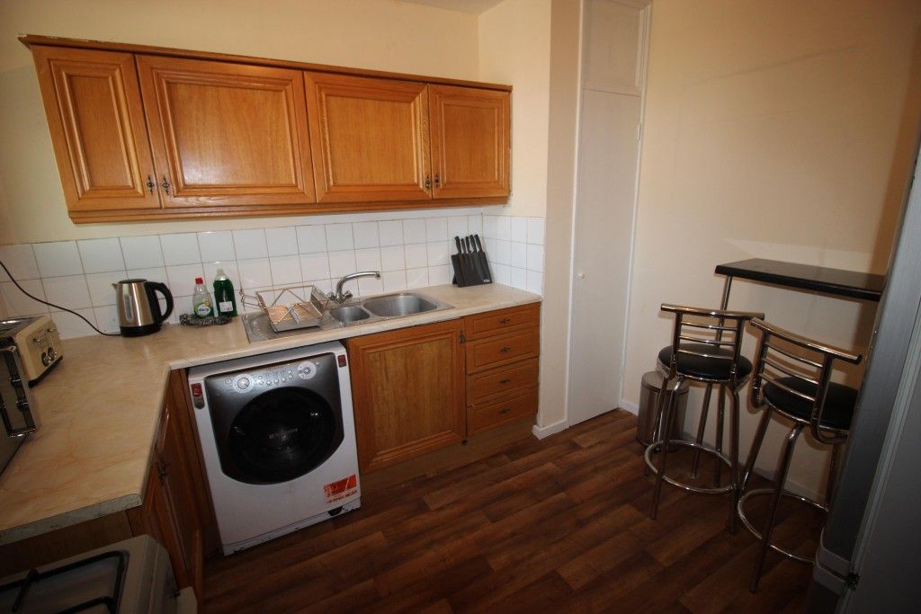 Property photo 3 of 10 Kitchen