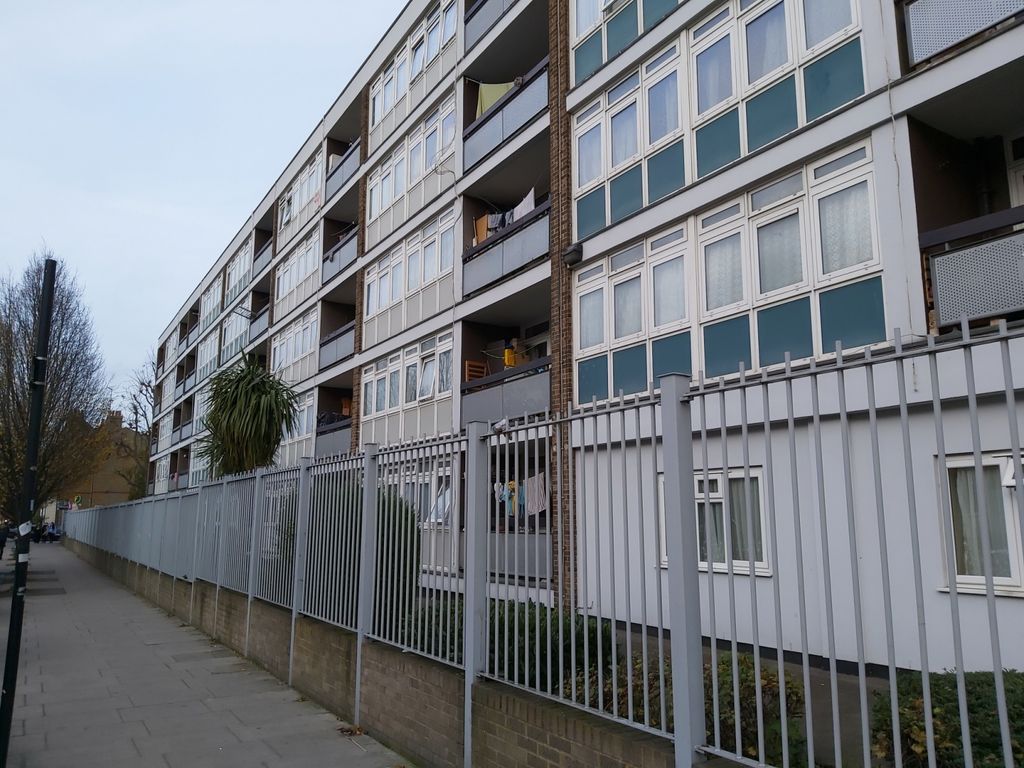 Property photo 1 of 2 2 Bed Ground Floor Flat