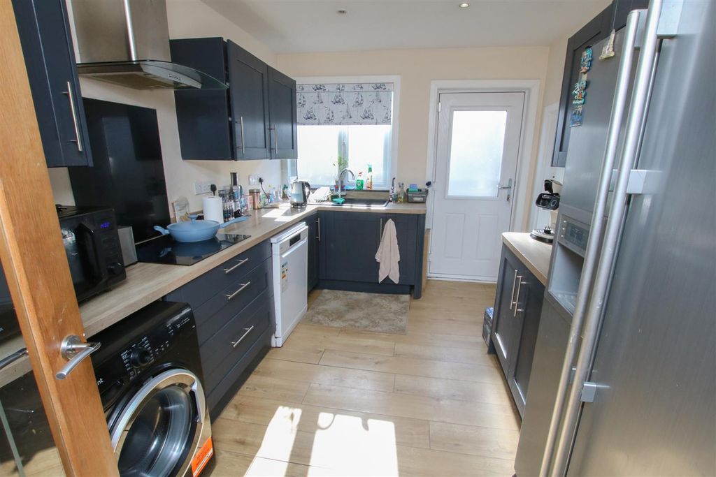 Property photo 2 of 20 Kitchen