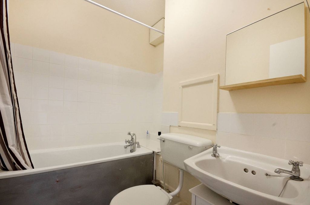 Property photo 3 of 4