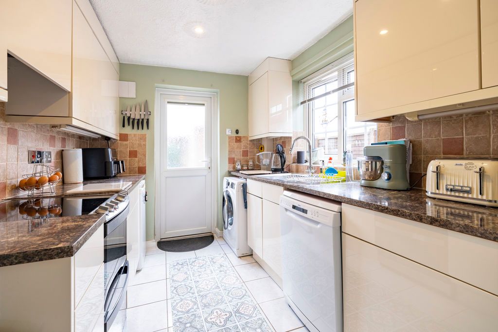 Property photo 3 of 21 Kitchen