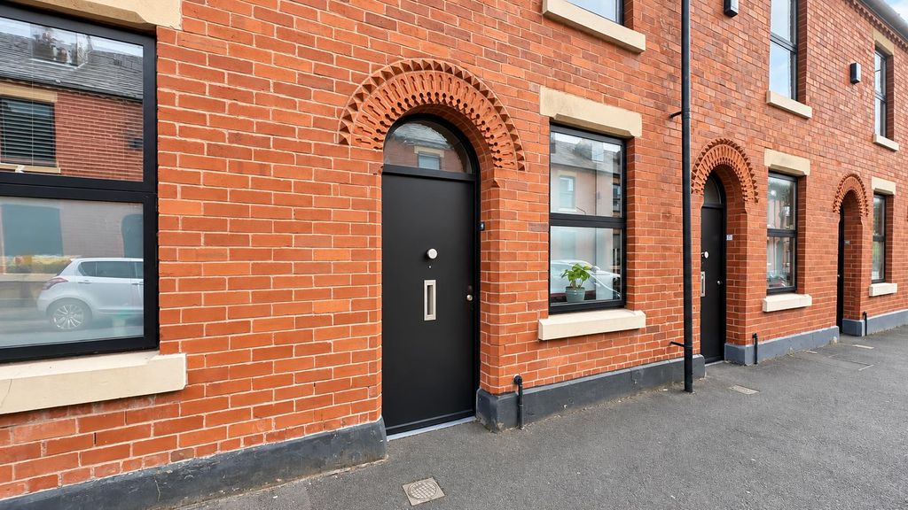 Property photo 1 of 9
