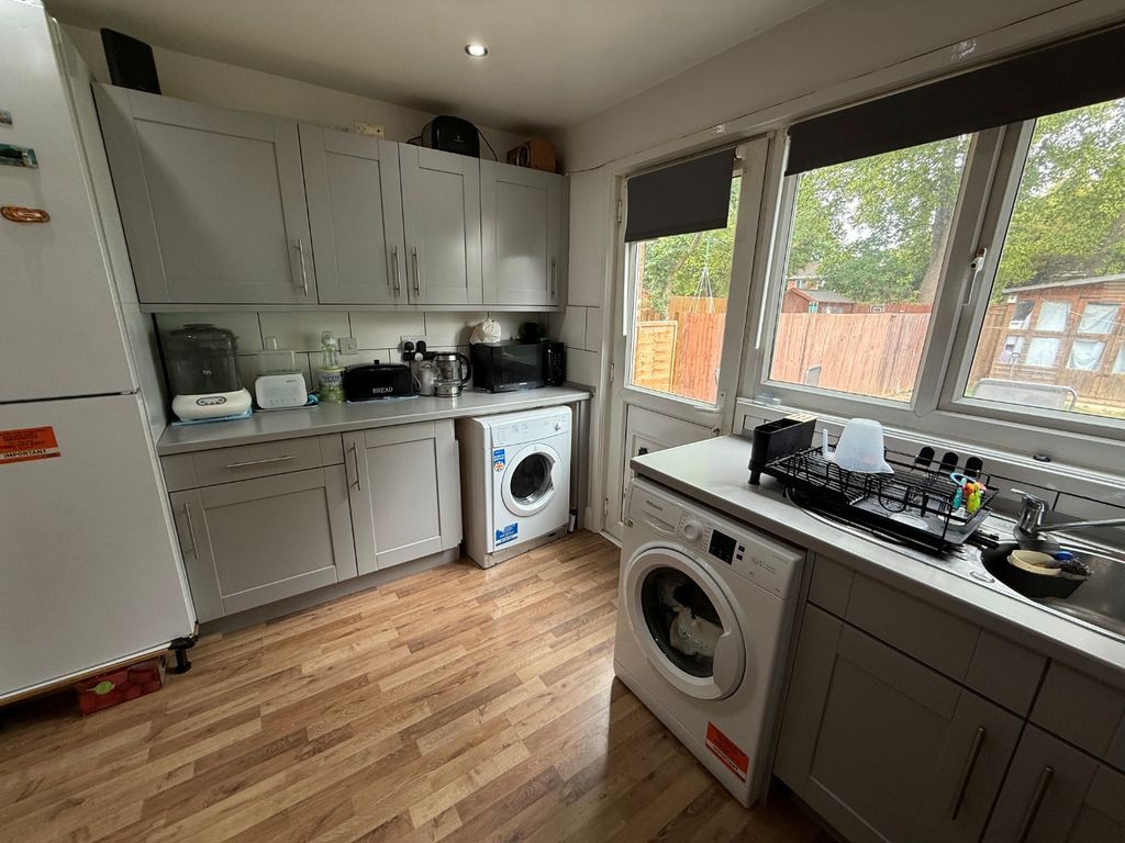 Property photo 3 of 8 4166062