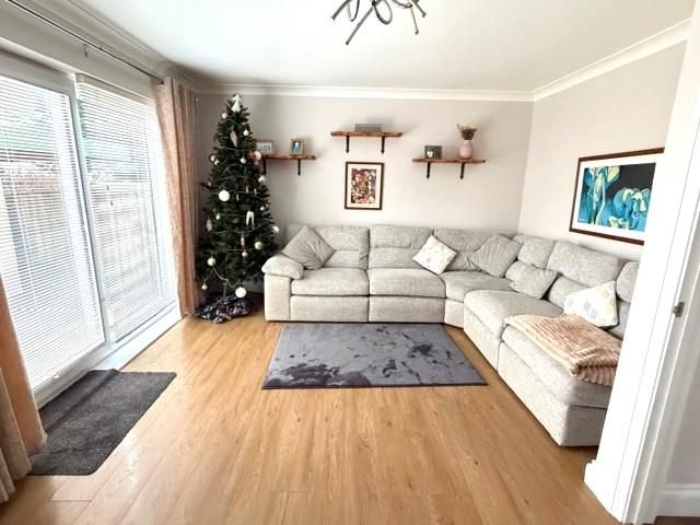 Property photo 3 of 18 Living Room