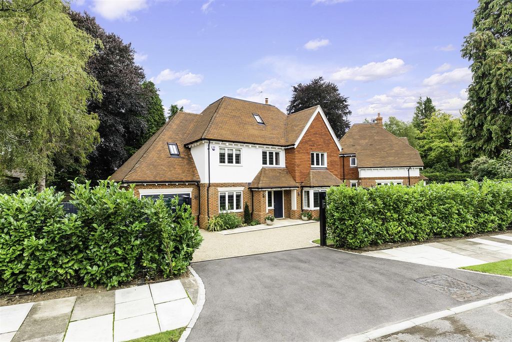 Property photo 3 of 41 Woodbury House-Externals- (4).Jpg
