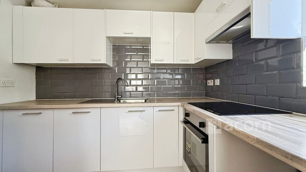 Property photo 3 of 4 d1E076F0--4588-A4...