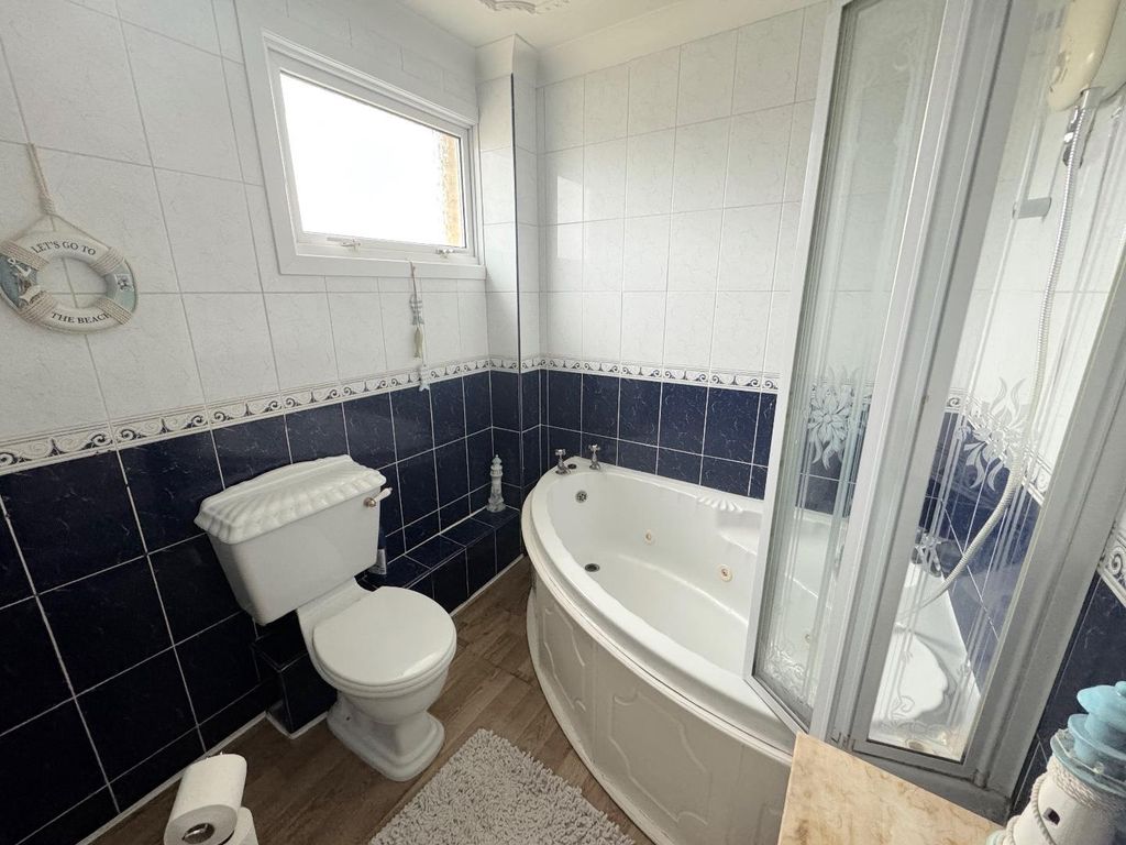 Property photo 2 of 5 Family Bathroom