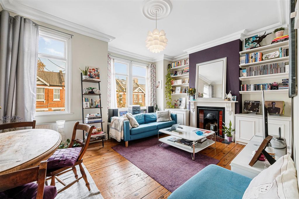 Property photo 2 of 10 Tff - 19 Berrymead Gardens-3.Jpg