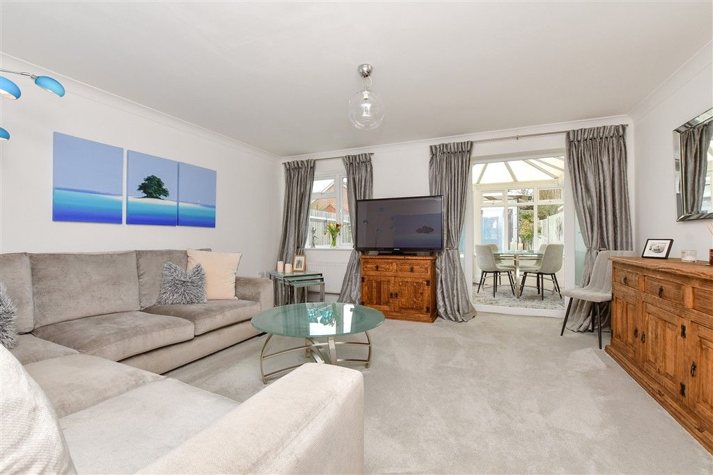 Property photo 3 of 22 Lounge