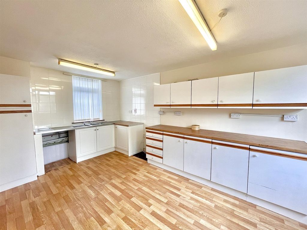 Property photo 3 of 9 Kitchen-Diner.Jpeg