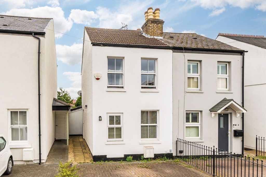 Property photo 1 of 8