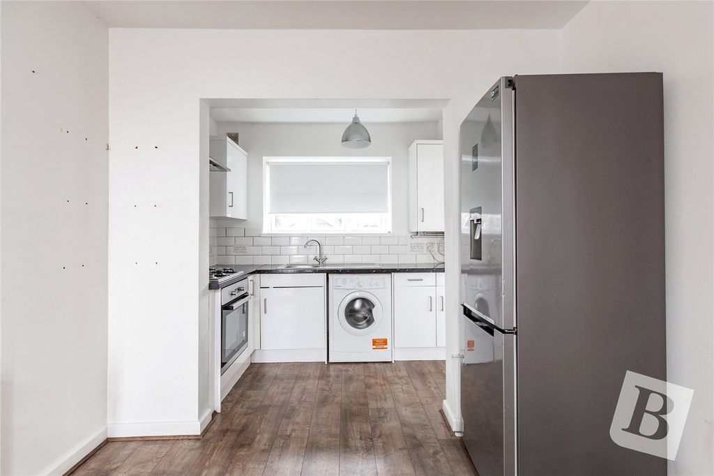 Property photo 3 of 12 Kitchen