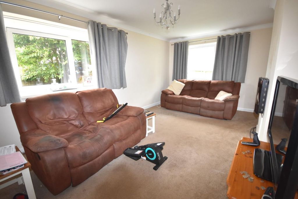 Property photo 2 of 12 Lounge..Jpg