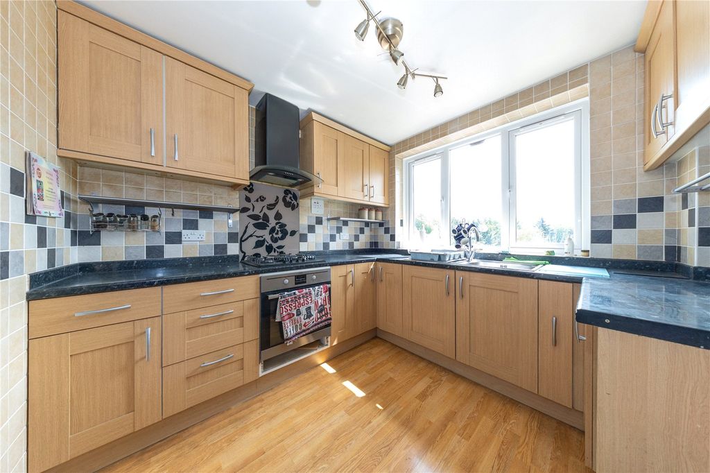 Property photo 3 of 33 Picture No. 39