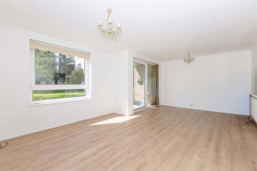 Property photo 3 of 13 Exeter Court_6.Jpg