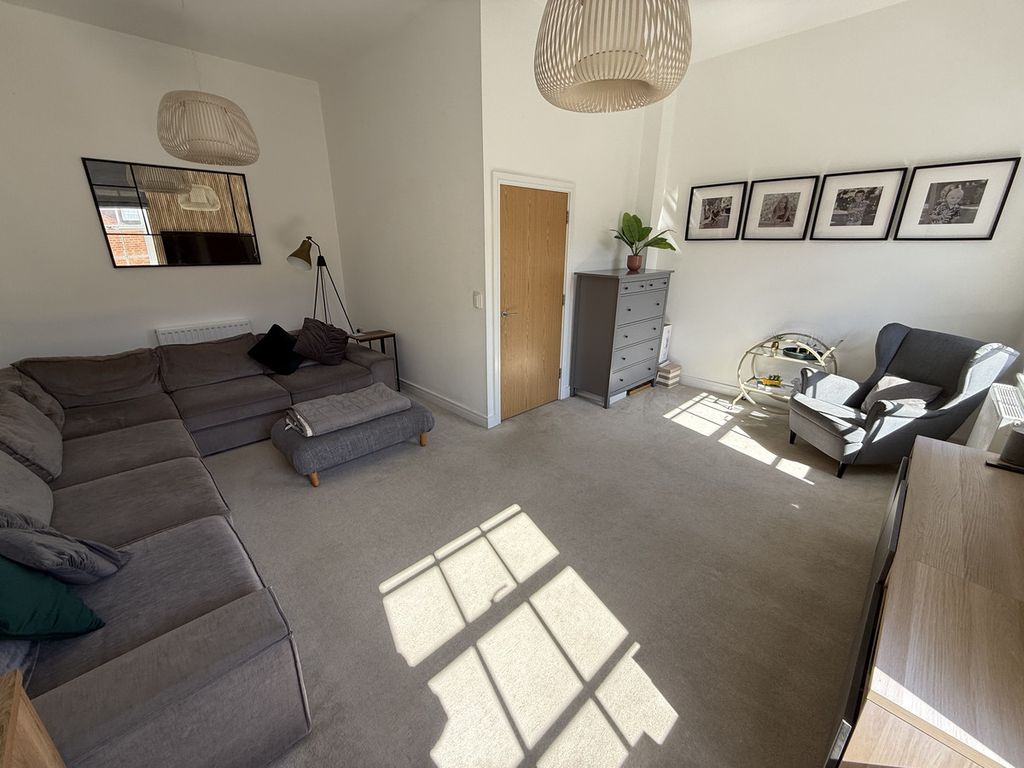 Property photo 2 of 28