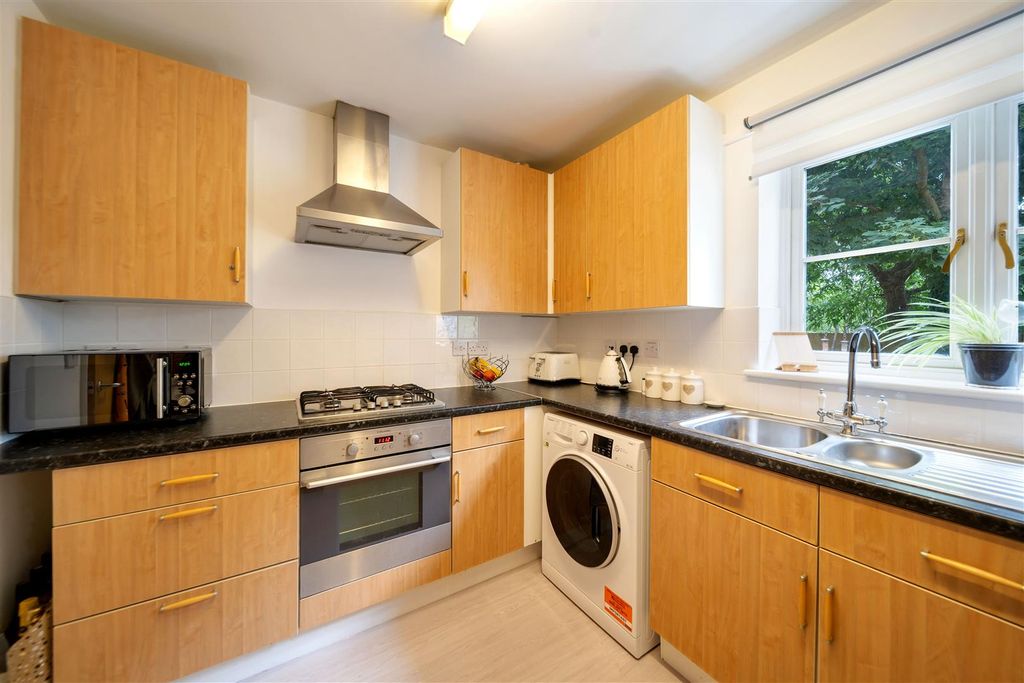 Property photo 3 of 11 104 Foxhall Rd-36.Jpg