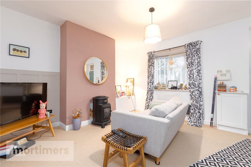 Property photo 2 of 25 Living Room