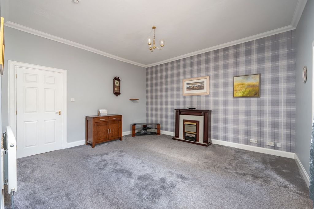 Property photo 2 of 27