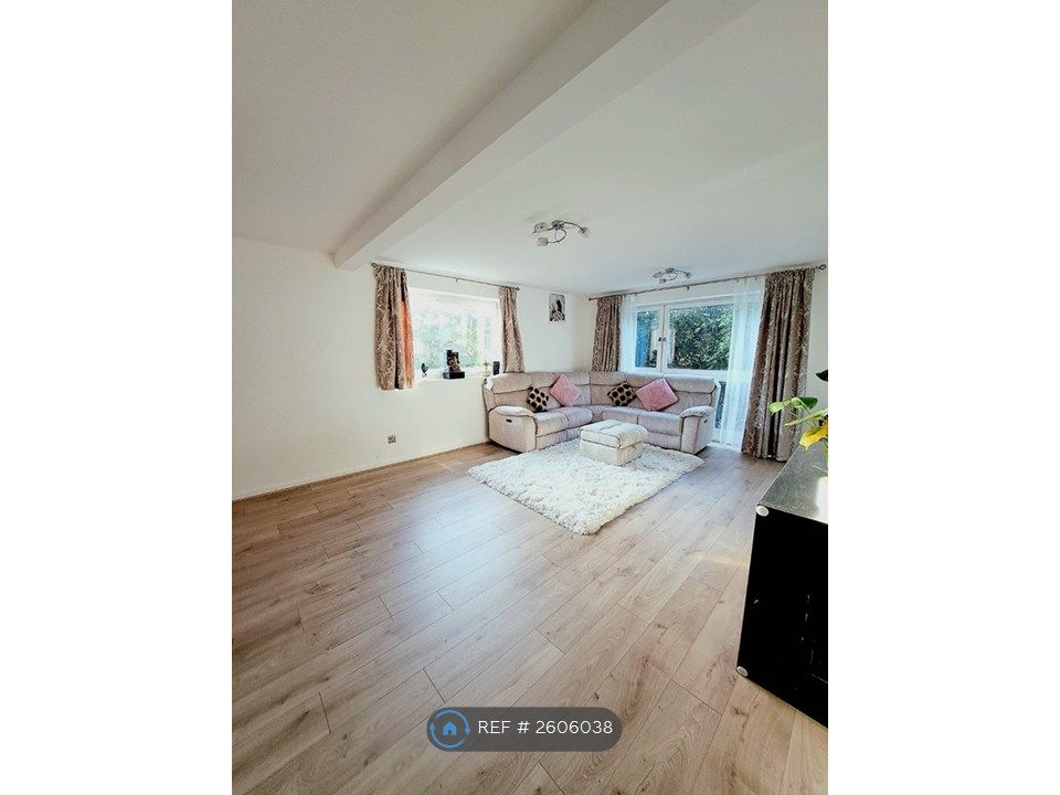 Property photo 1 of 10 Living Room