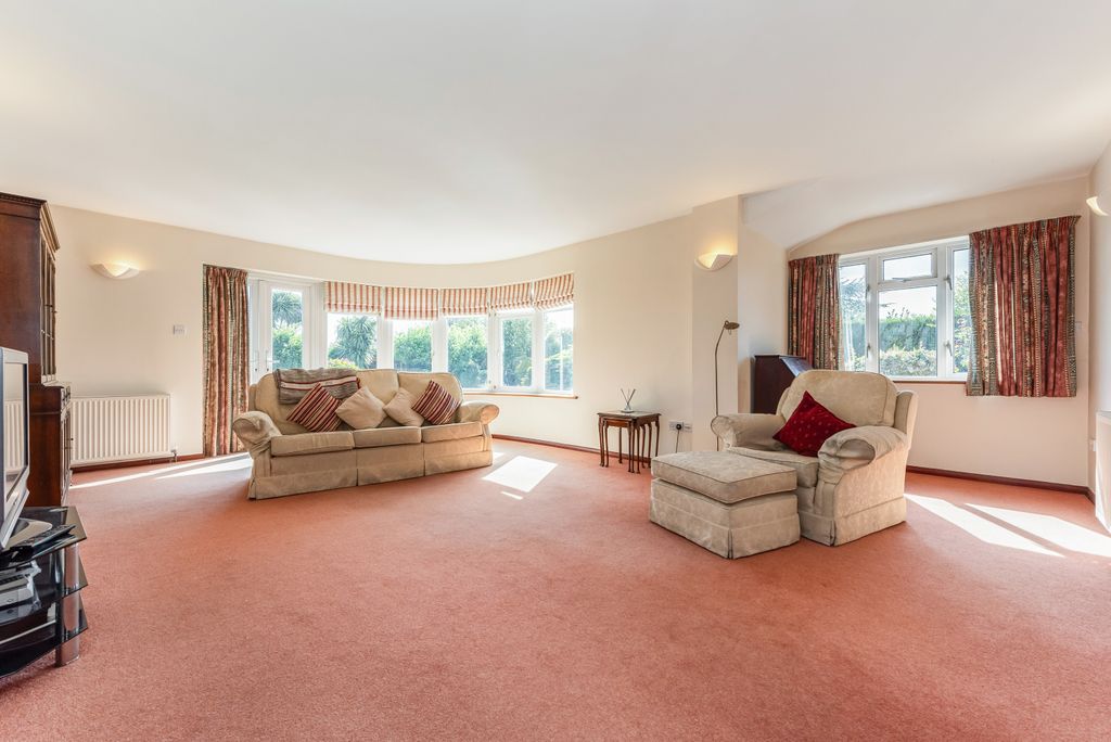 Property photo 2 of 33