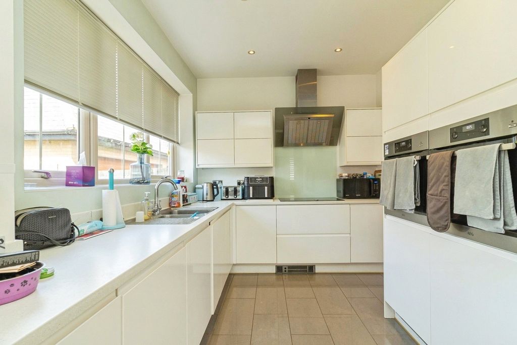 Property photo 3 of 27 Pbox-Img.Jpg