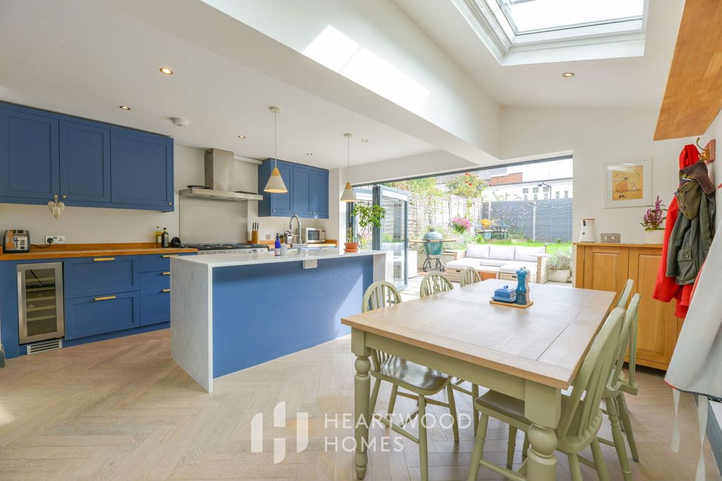 Property photo 1 of 23