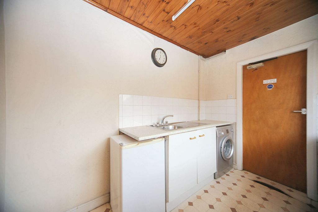 Property photo 3 of 24