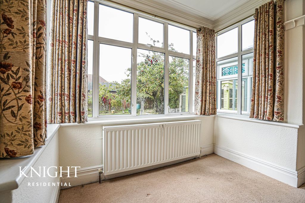 Additional image 8 of 2 bed property for saleConnaught Avenue, Frinton-On-Sea CO13