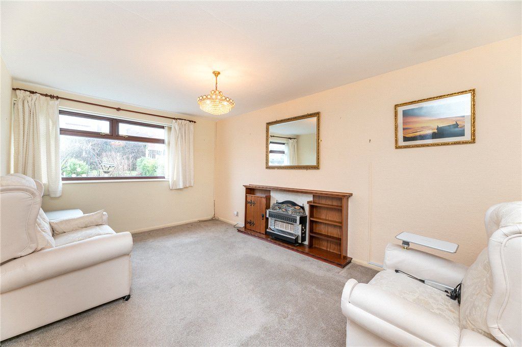 Property photo 3 of 31 Living Room