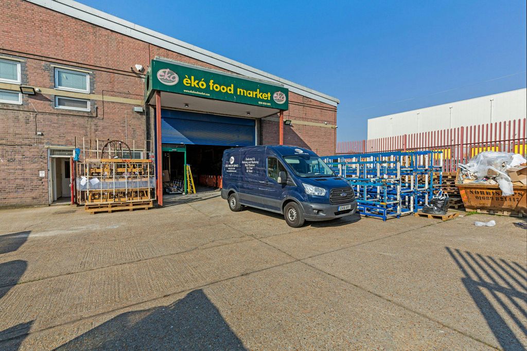 Property photo 1 of 11 Forest_Real_Estateunit_5_Meridian_Trading_Estate4.Jpg