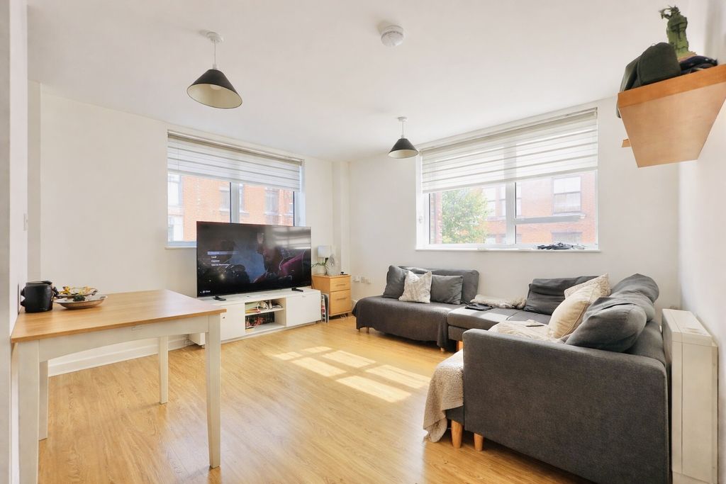 Property photo 2 of 8 Picture No. 14