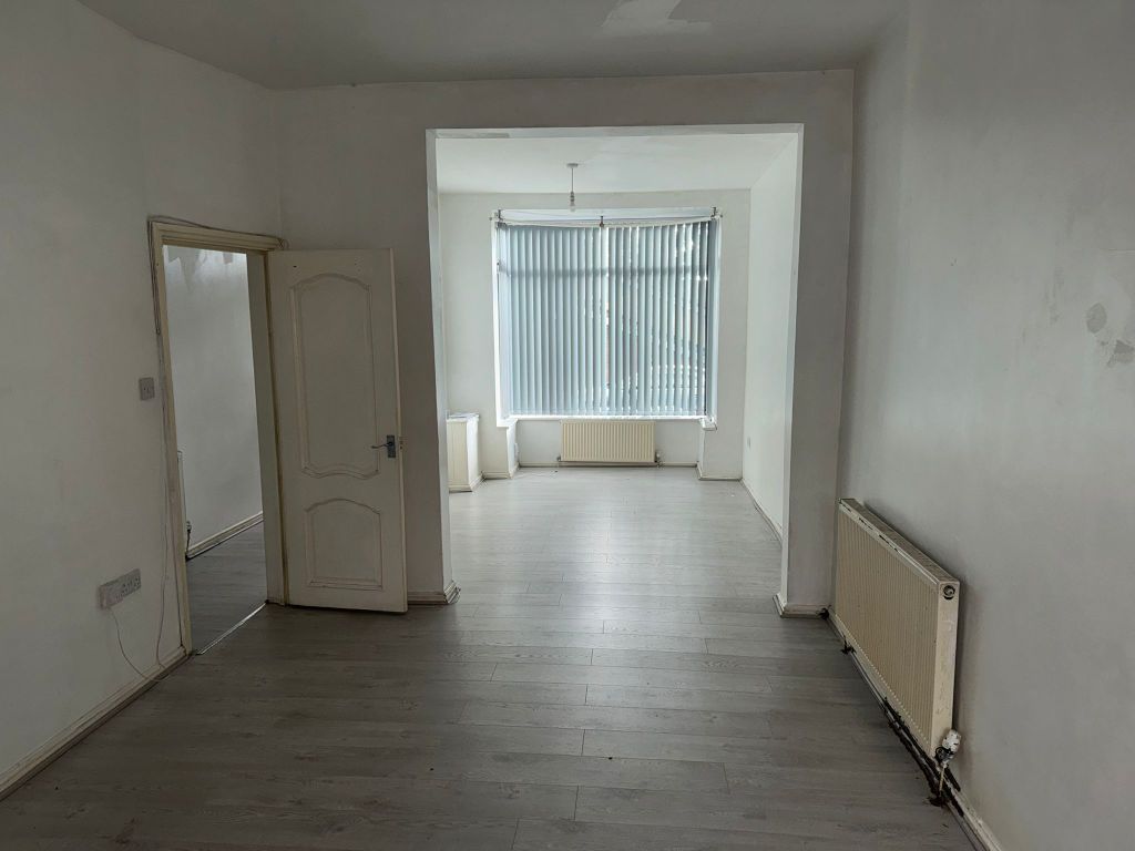 Property photo 3 of 11 Living Room