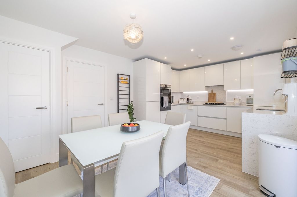 Property photo 2 of 14 Picture 2