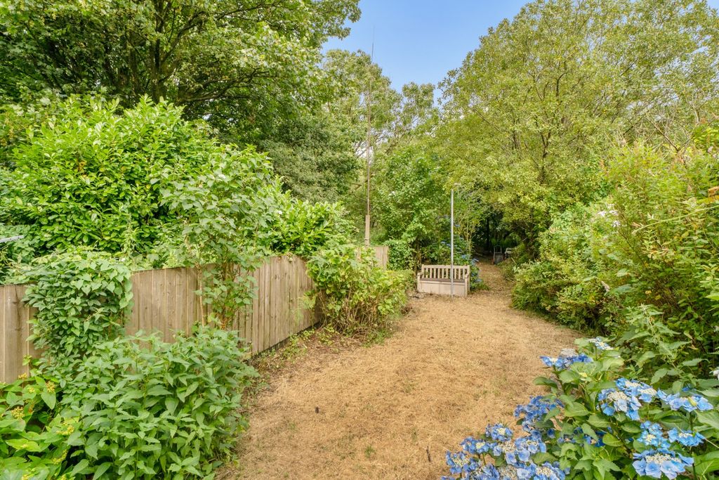 Property photo 2 of 17 5327641