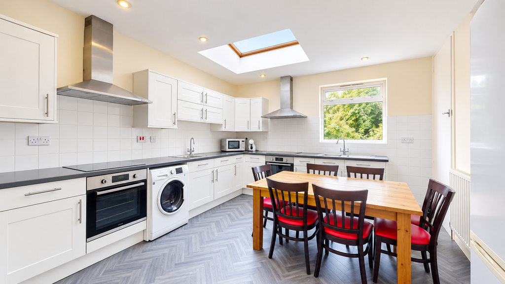 Property photo 2 of 17 Kitchen - Angle 1
