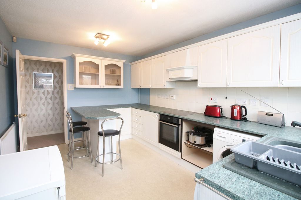 Property photo 2 of 25