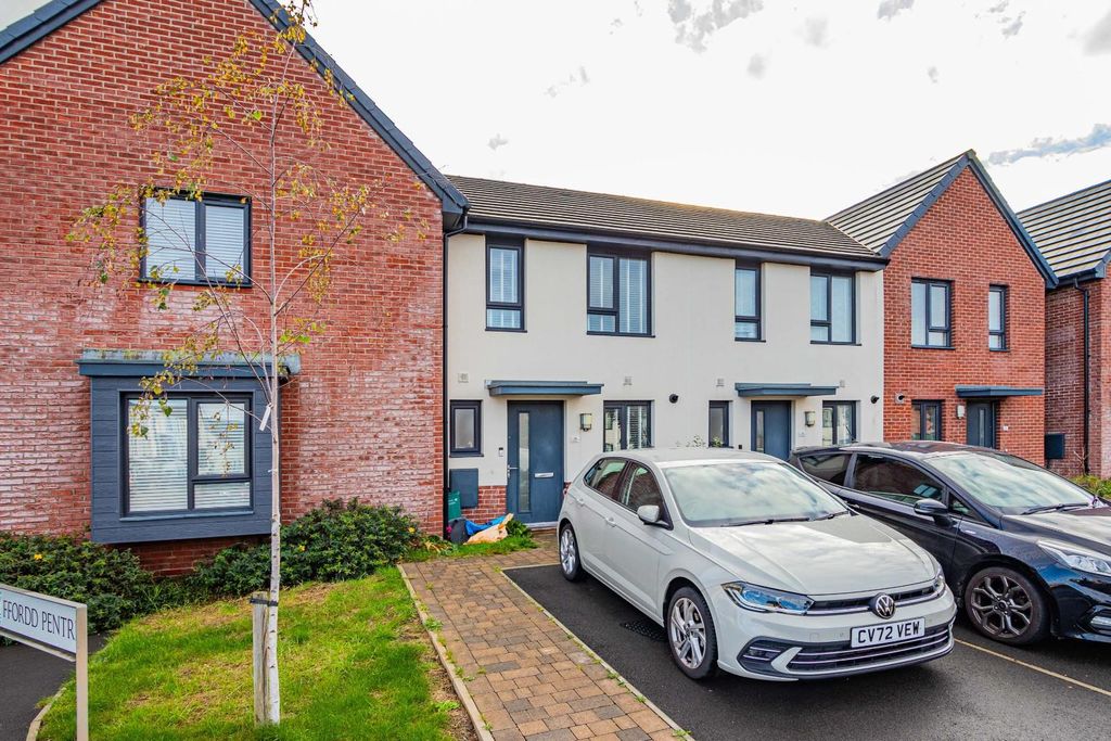 Property photo 1 of 15 Ffordd Pentre 44-14.Jpg