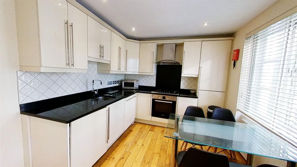 Property photo 1 of 12 Chiltern-Street-11172020_200824.Jpg
