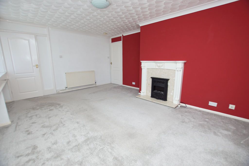 Property photo 3 of 14 Lounge