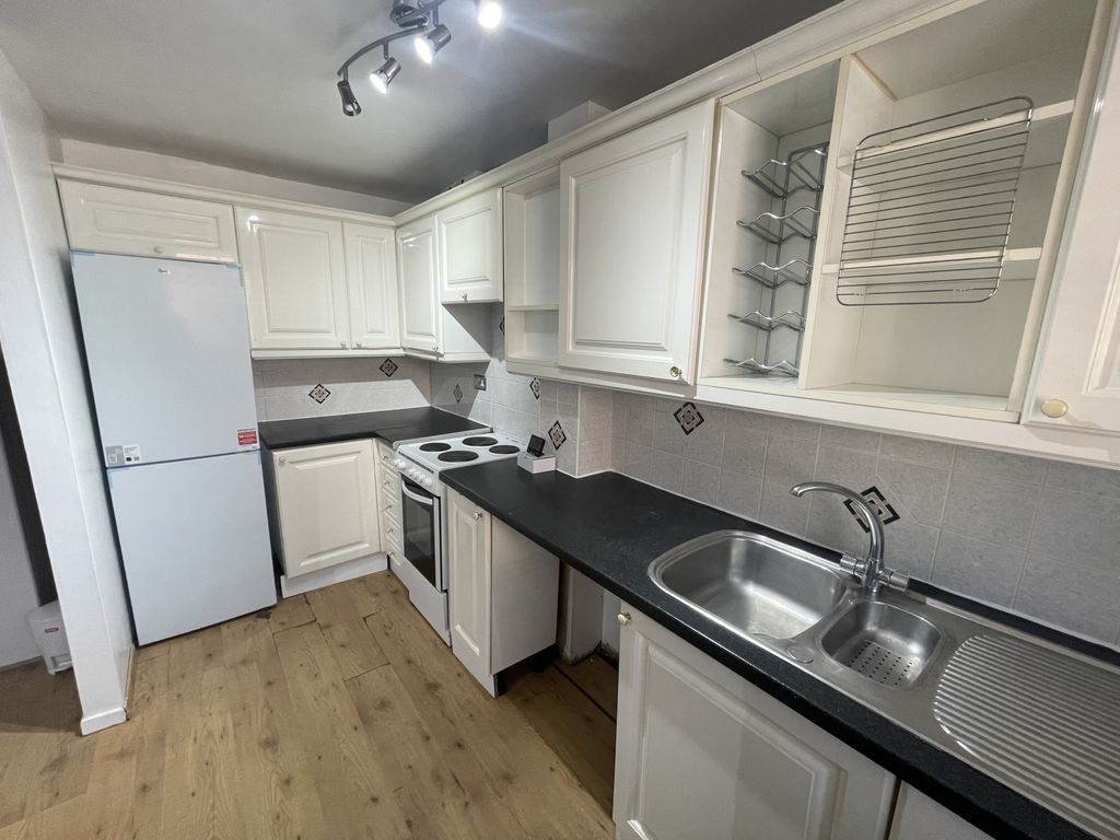 Property photo 3 of 6 Gallery