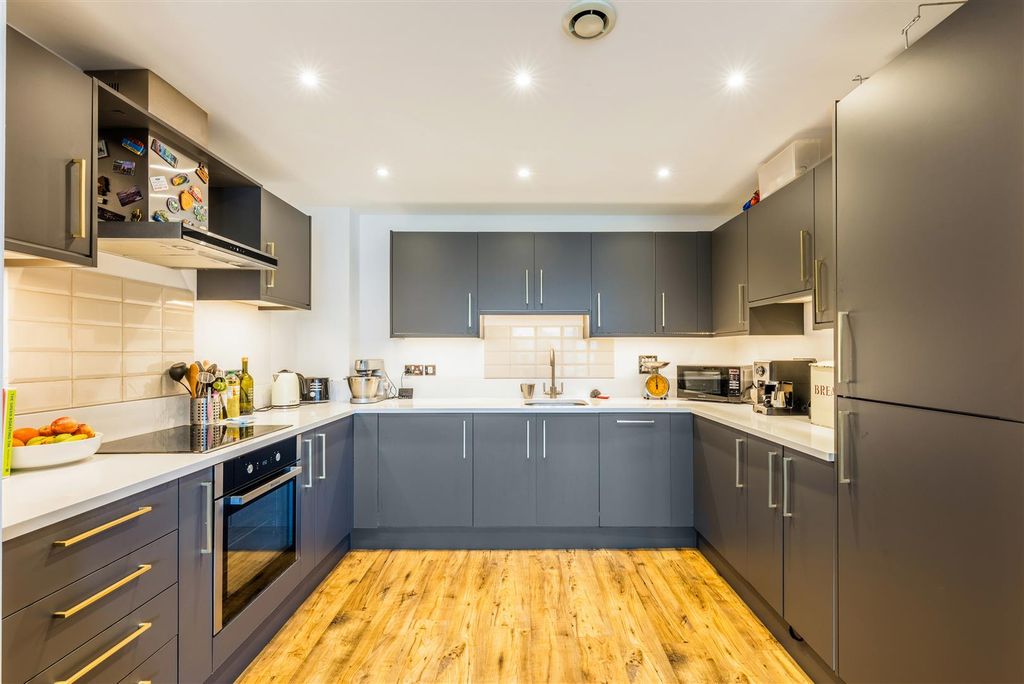 Property photo 3 of 29 Flat 30, Southdown House -2.Jpg