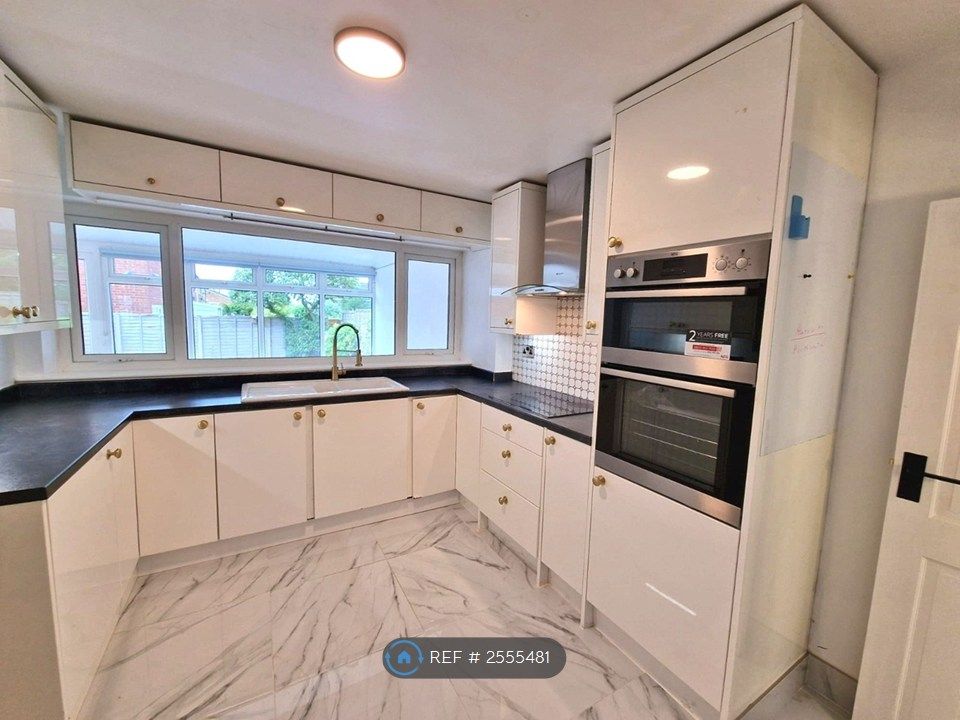 Property photo 2 of 35