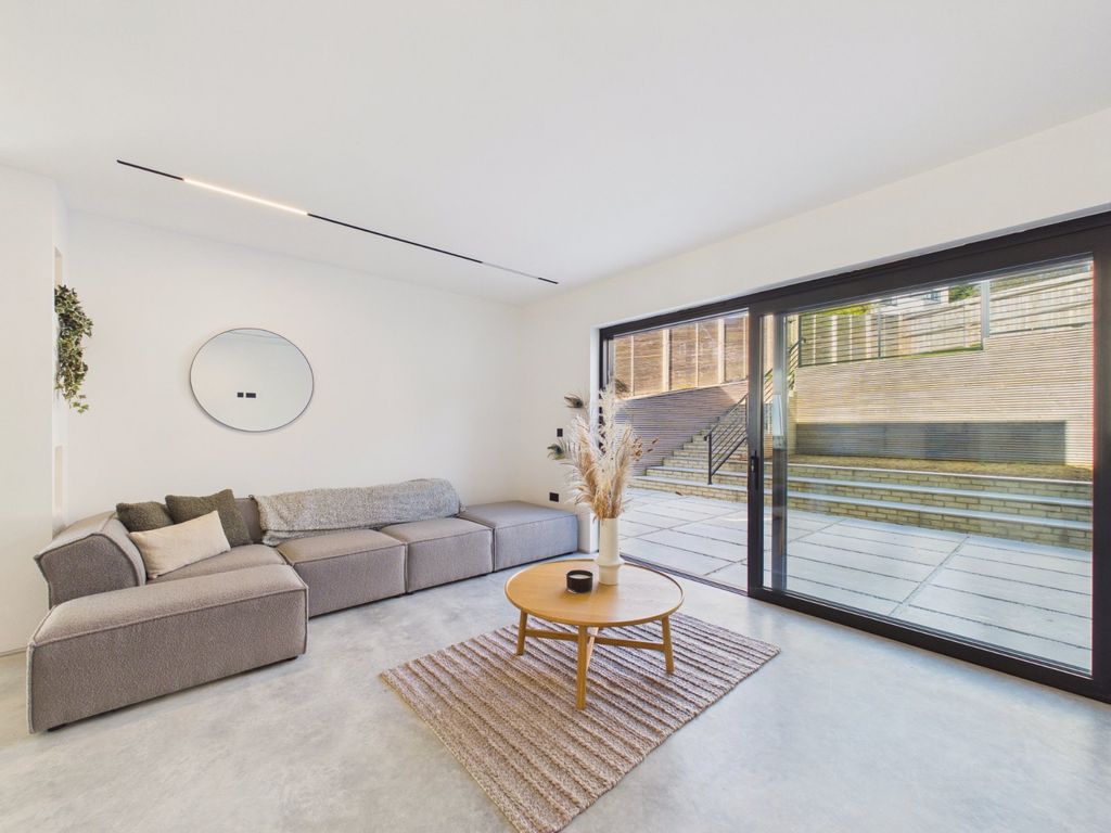 Property photo 3 of 34 Living Room