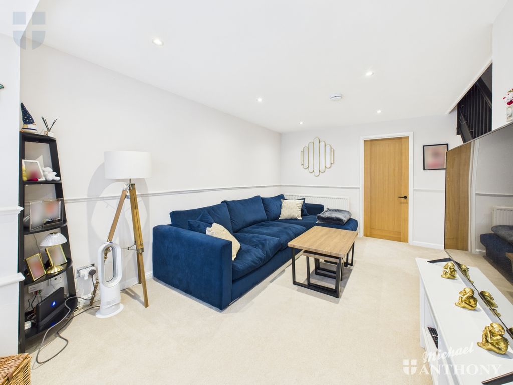 Property photo 2 of 10 Cam03852G0-Pr0516-Still010