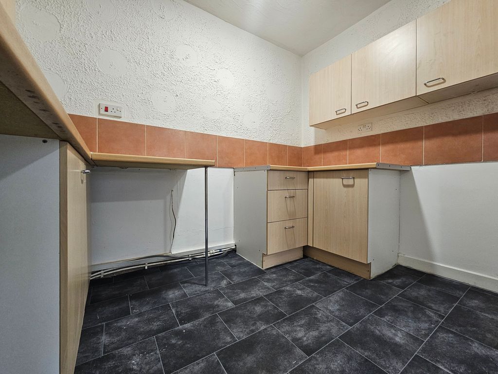 Property photo 2 of 12 Image