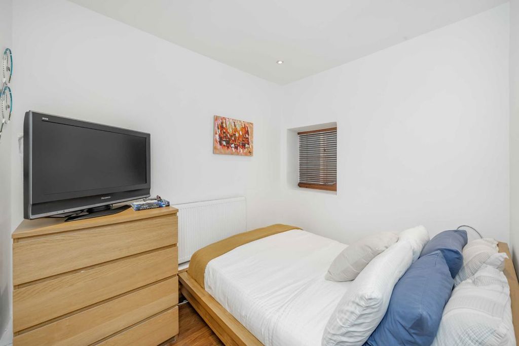 Property photo 3 of 4